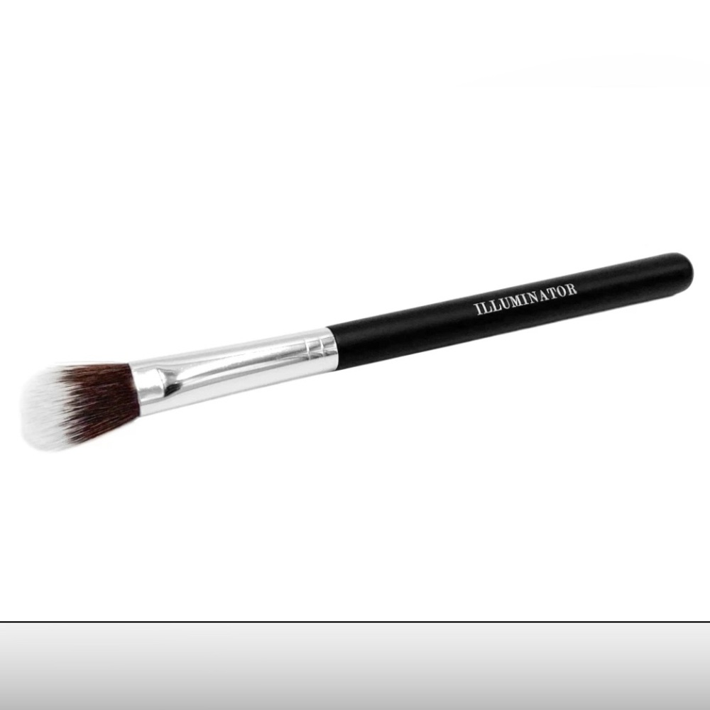 Beau Gachis Illuminator Makeup Brush